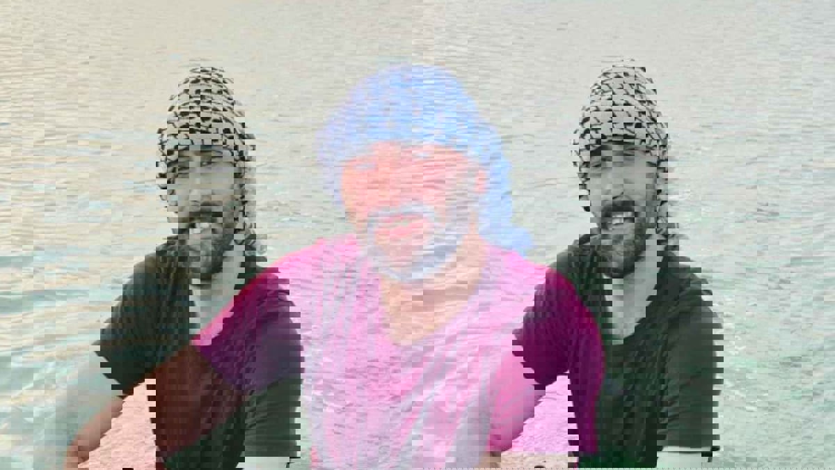 معتز عزايزة.. "القشة" التي تشبث بها العرب