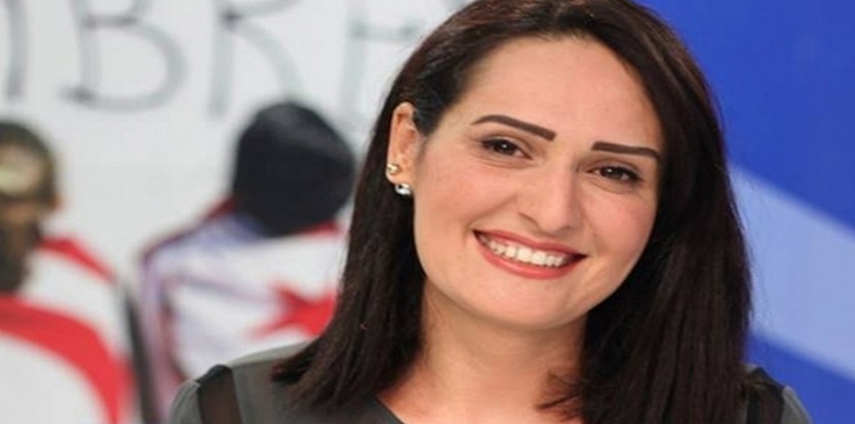 تغطية سيقان وزيرة الرياضة بـ"الفوتوشوب" يثير جدلًا في تونس (صور)