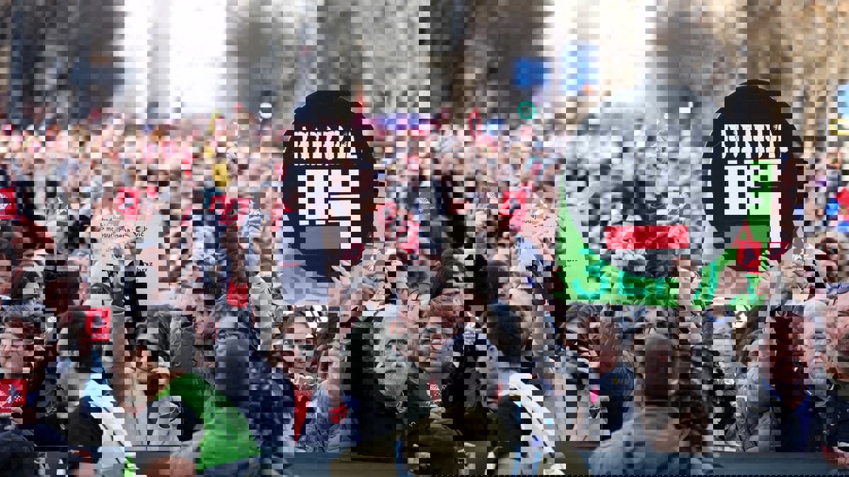 بعد فوز حزب "شعبوي".. الصرب يتظاهرون على نتيجة الانتخابات  

