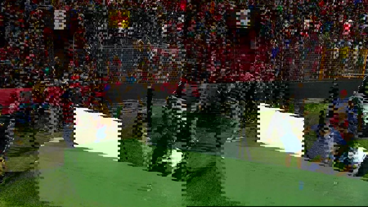 إلغاء مباراتين في البرازيل بسبب اقتحام الجماهير ملعبين