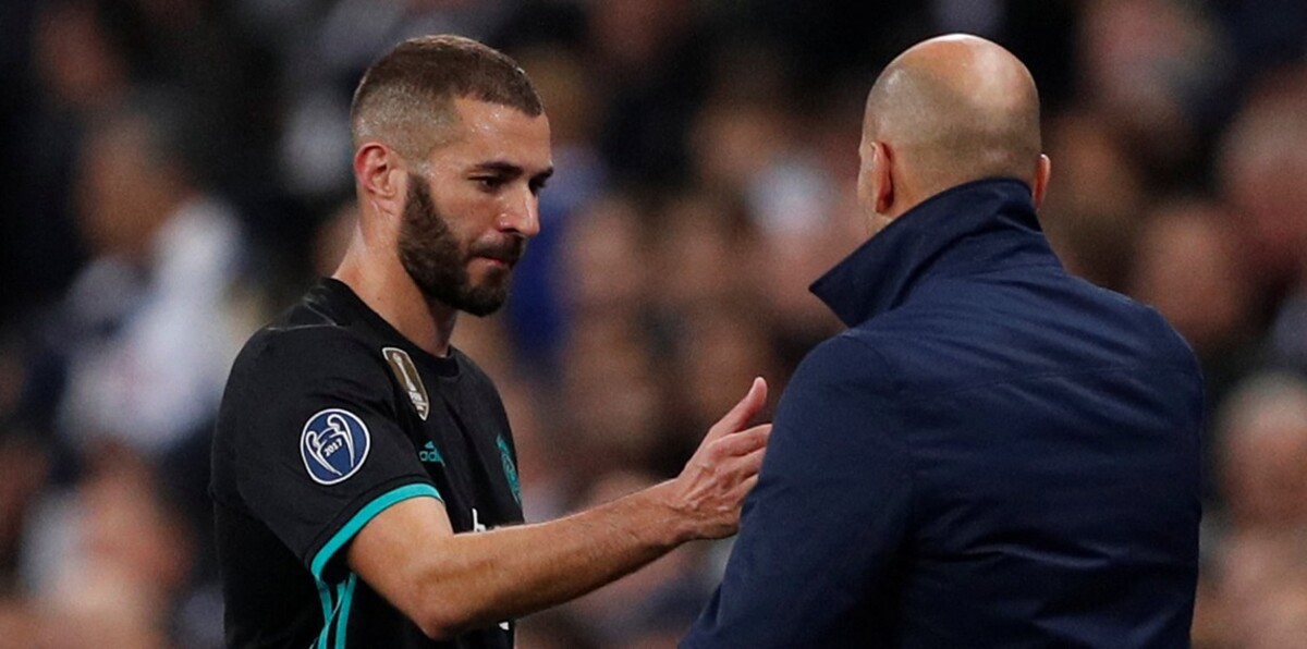 زيدان يعلق على مستوى كريم بنزيما مع ريال مدريد.. ماذا قال؟