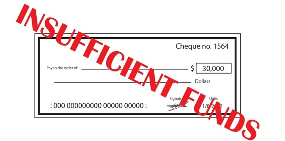 الإشهار بأول امرأة سعودية لتحريرها شيكات دون رصيد