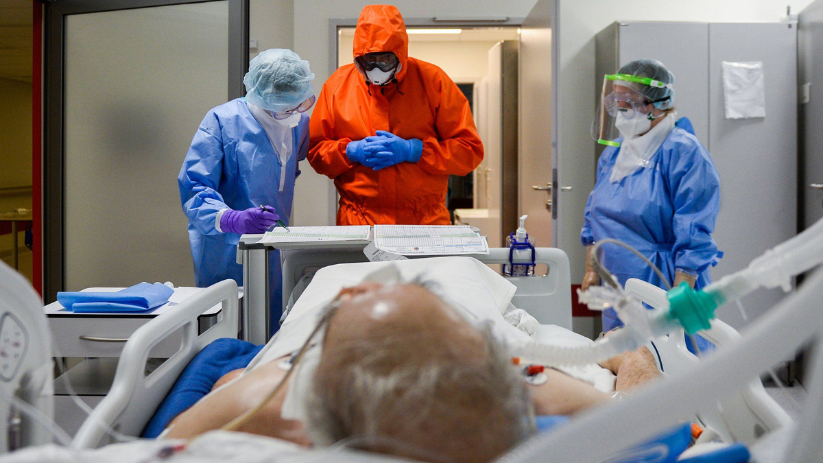 أمريكا تسمح باستخدام البلازما لعلاج مصابي كورونا