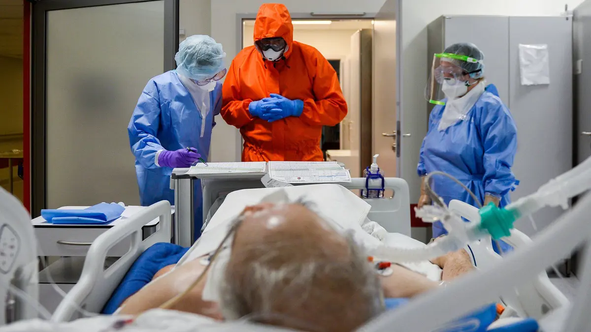 أمريكا تسمح باستخدام البلازما لعلاج مصابي كورونا