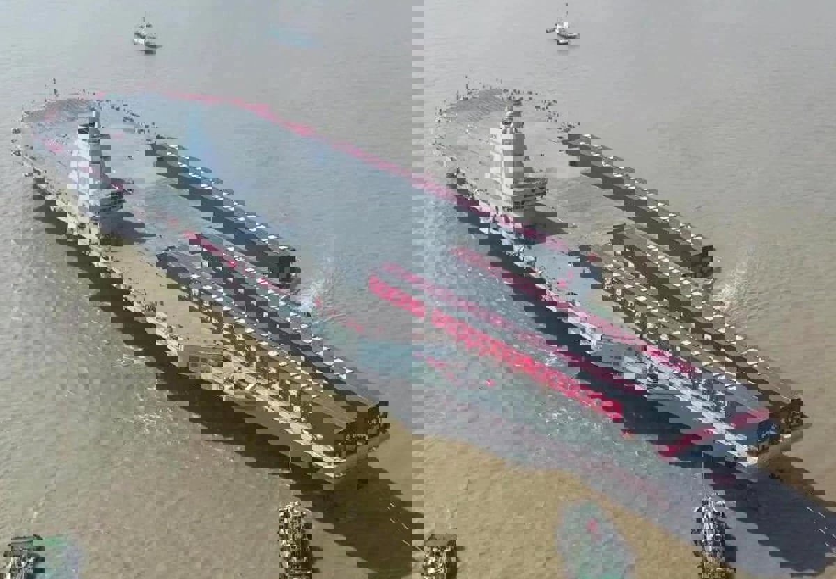 الثالثة في ترسانتها البحرية.. الصين تختبر حاملة الطائرات "فوجيان"