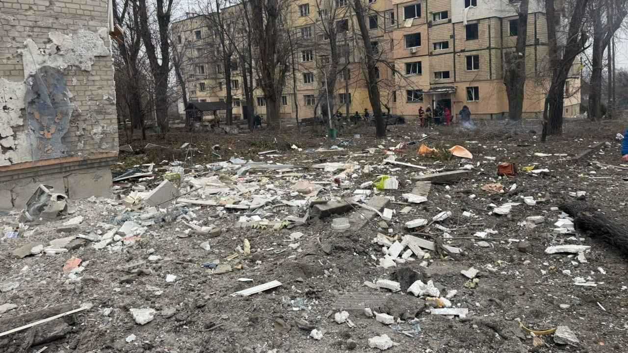 هجمات روسية مكثفة على بنى تحتية وسط أوكرانيا (فيديو وصور)