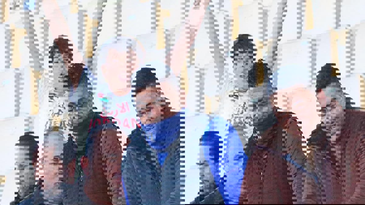 وفاة أشرف أبو يارا مشجع الرمثا داخل الملعب (فيديو)