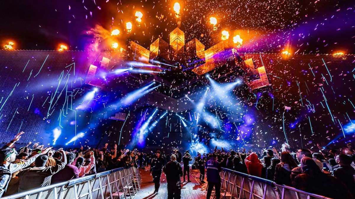 كاميلا كابيلو تتعلم العربية.. مفاجآت مهرجان "ساوند ستورم" (فيديو)