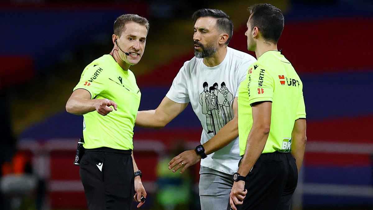 تقييم حكم مباراة برشلونة وإلتشي في الدوري الإسباني