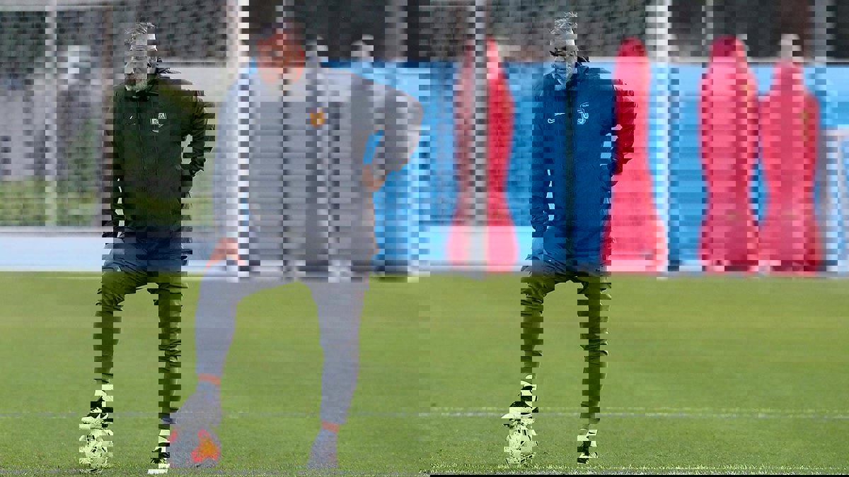 صعوبات تواجه مفاوضات الاتحاد الإماراتي مع الروماني كوزمين أولاريو لتدريب "الأبيض"