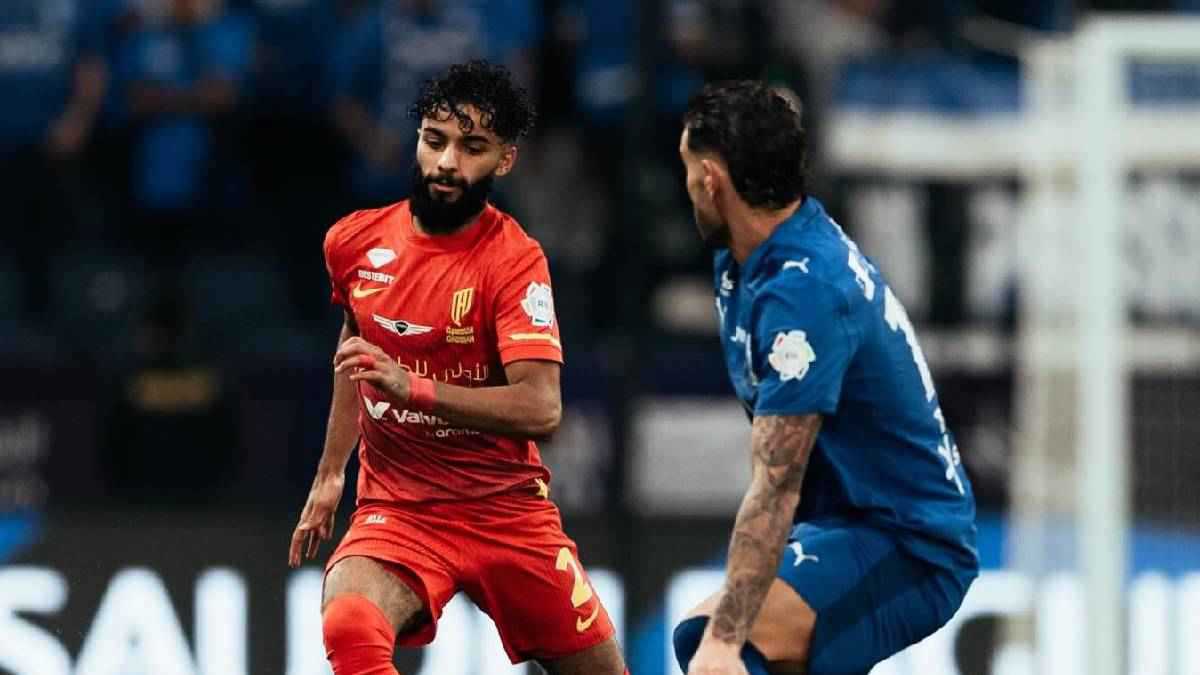 التعادل في أرضك كارثة.. ردود فعل مثيرة بعد مباراة الهلال والقادسية