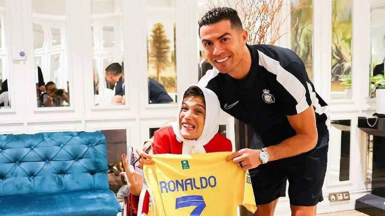 رغم عدم سفر رونالدو لإيران.. فاطمة حمامي ترسل هدية لـ"جورجينا" (فيديو)