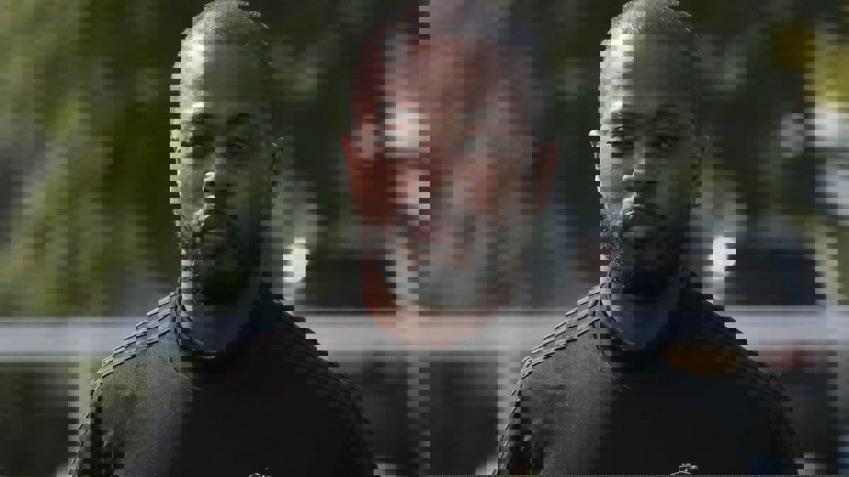 باتريس إيفرا يعترف بالاعتداء الجنسي عليه في طفولته