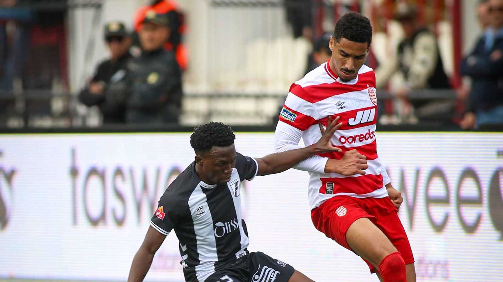 خلافات بين الأندية وشكاوى للفيفا.. كيف عمّقت تقنية الـVAR أزمة الدوري التونسي؟ 