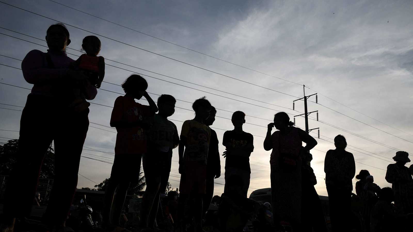 تايلاند تفرض حظر تجول مع توسع القتال على الحدود مع كمبوديا