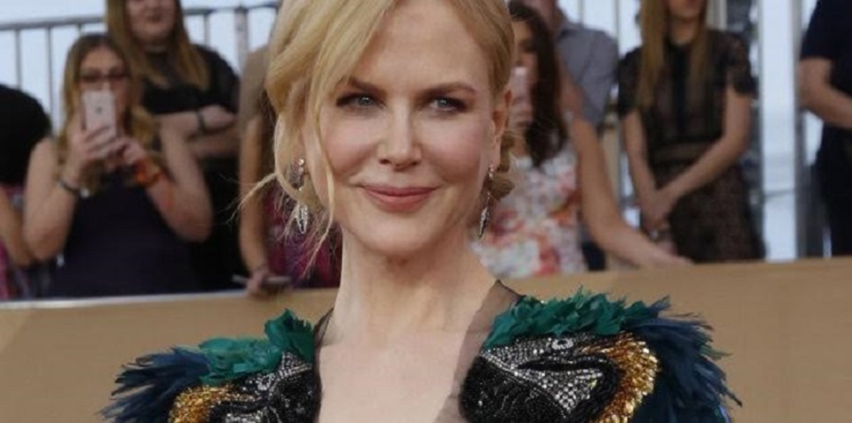 نيكول كيدمان تخطف الأنظار بفستان من كوتشي (صورة)