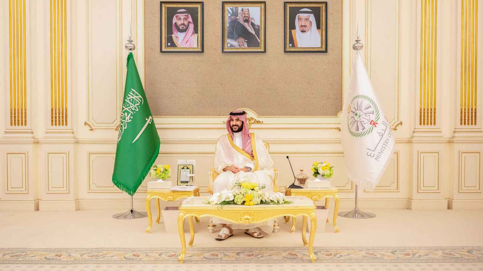 وزيرا دفاع السعودية والعراق يبحثان مستجدات الأحداث في المنطقة