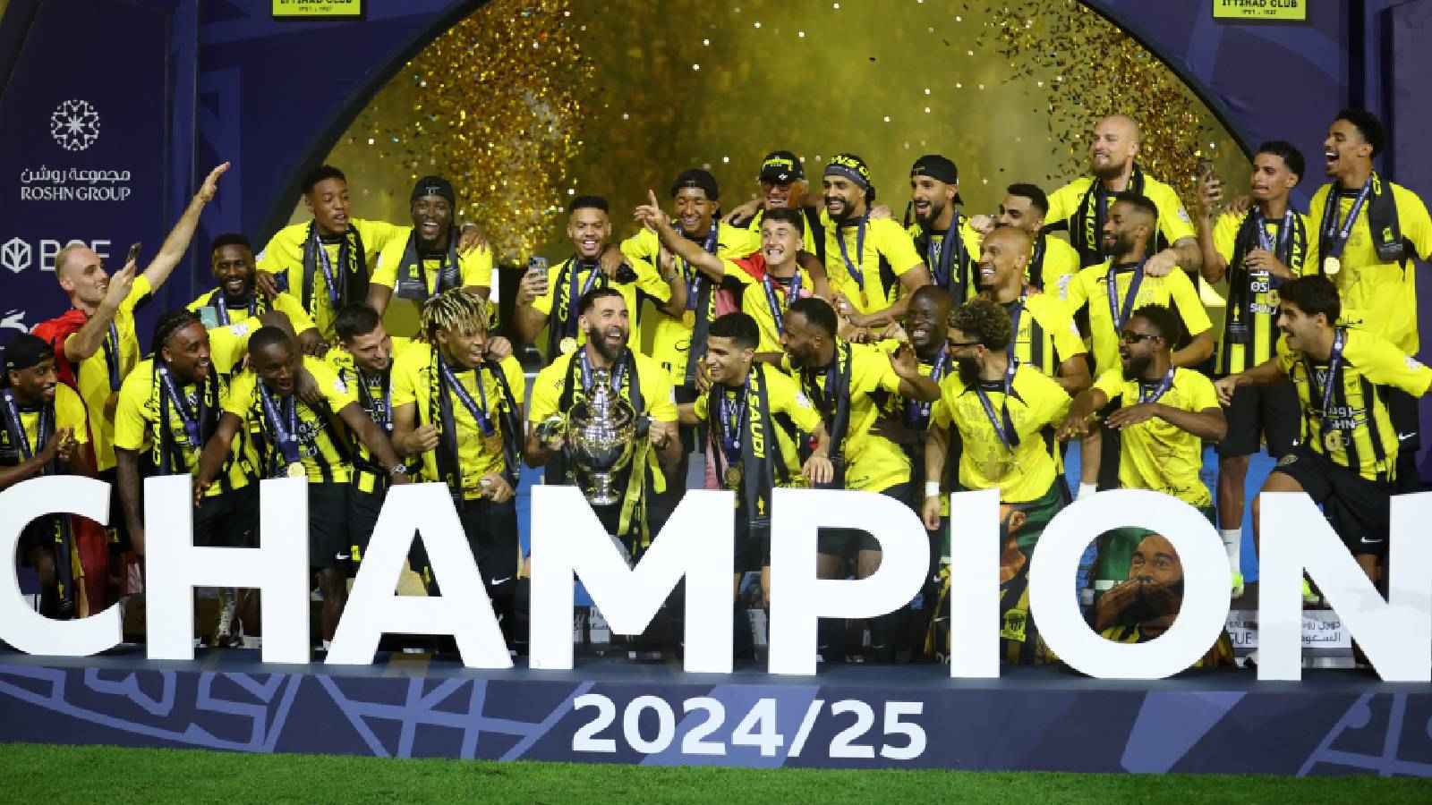 الاتحاد يتوج بلقب دوري روشن السعودي وسط احتفالات صاخبة في جدة (فيديو)