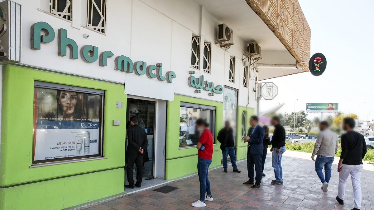 تفاقم أزمة الدواء في تونس ومرضى يلجؤون إلى دول الجوار