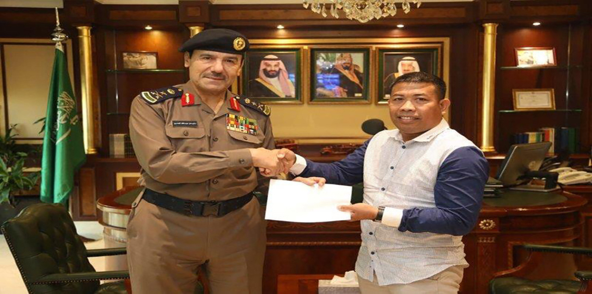 وزير الداخلية السعودي يكرم الفلبيني داوود بطل أمطار جدة