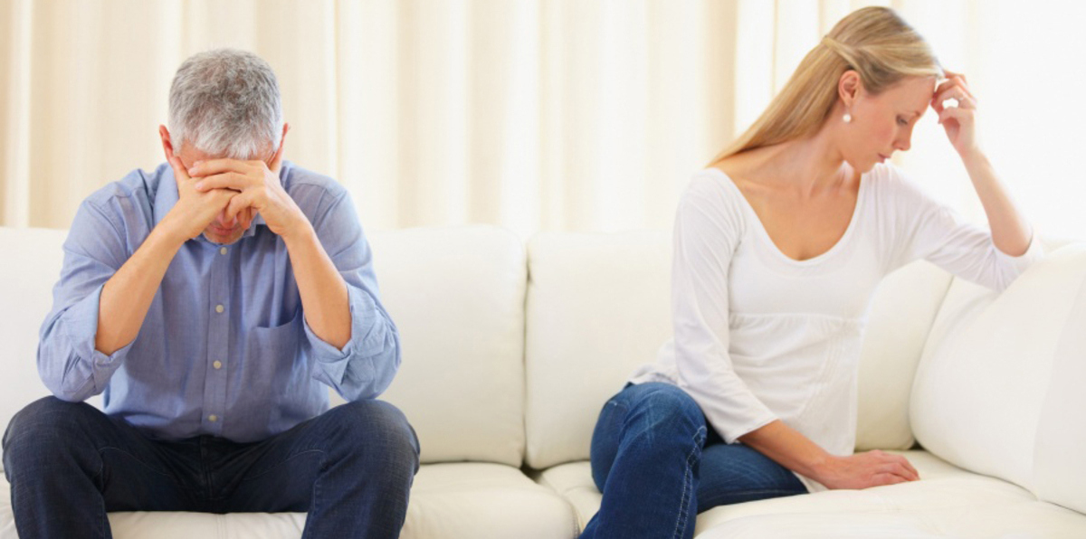 روسي يقطع يدي زوجته الشابة بسبب رغبتها في الطلاق منه