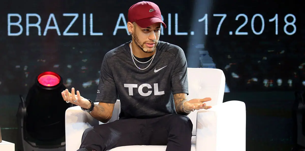 نيمار يشير إلى استمراره مع باريس سان جيرمان (صورة)