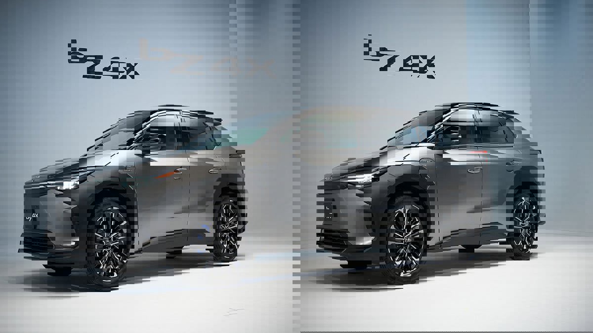 "تويوتا" تعاود إنتاج سيارتها الكهربائية الأولى بعد حل مشاكل السلامة