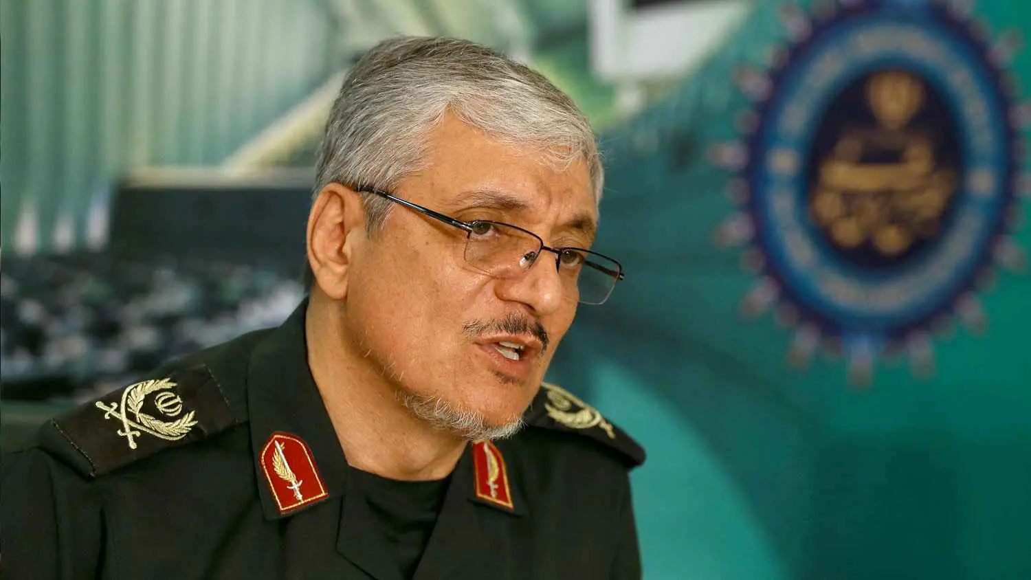 "تقارير مغلوطة".. إيران تعلّق على وجود شحنات عسكرية في ميناء رجائي (فيديو)