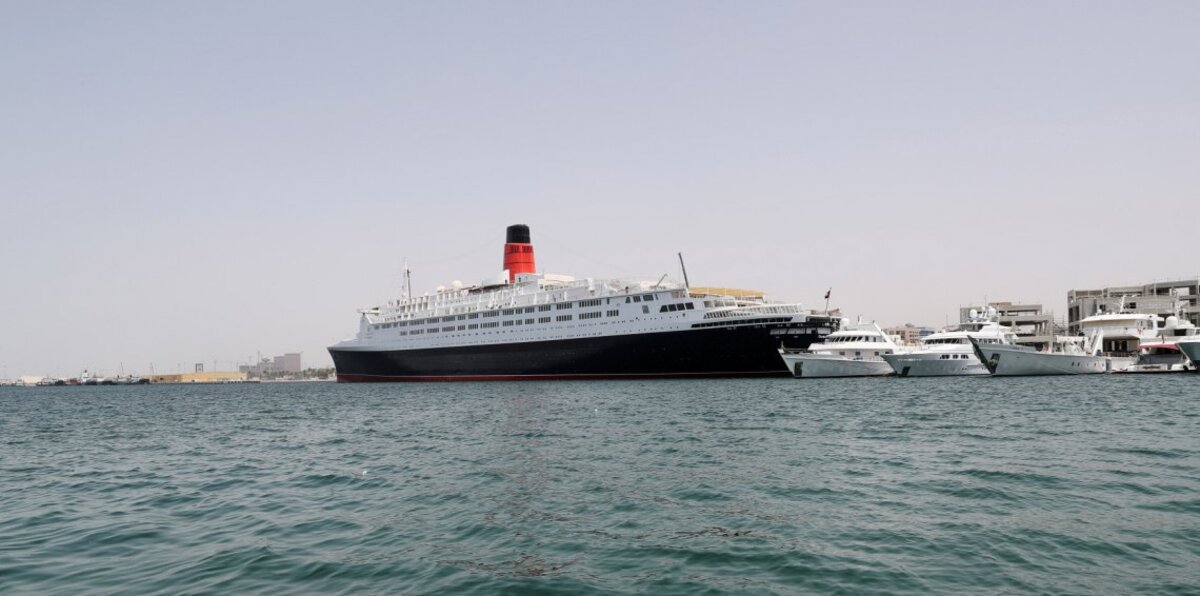 بالصور.. الباخرة الفاخرة "الملكة إليزابيث 2" تعود كفندق عائم في دبي