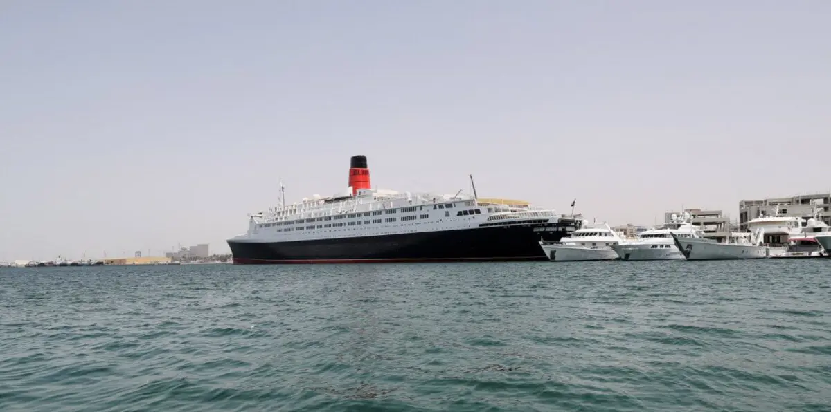 بالصور.. الباخرة الفاخرة "الملكة إليزابيث 2" تعود كفندق عائم في دبي