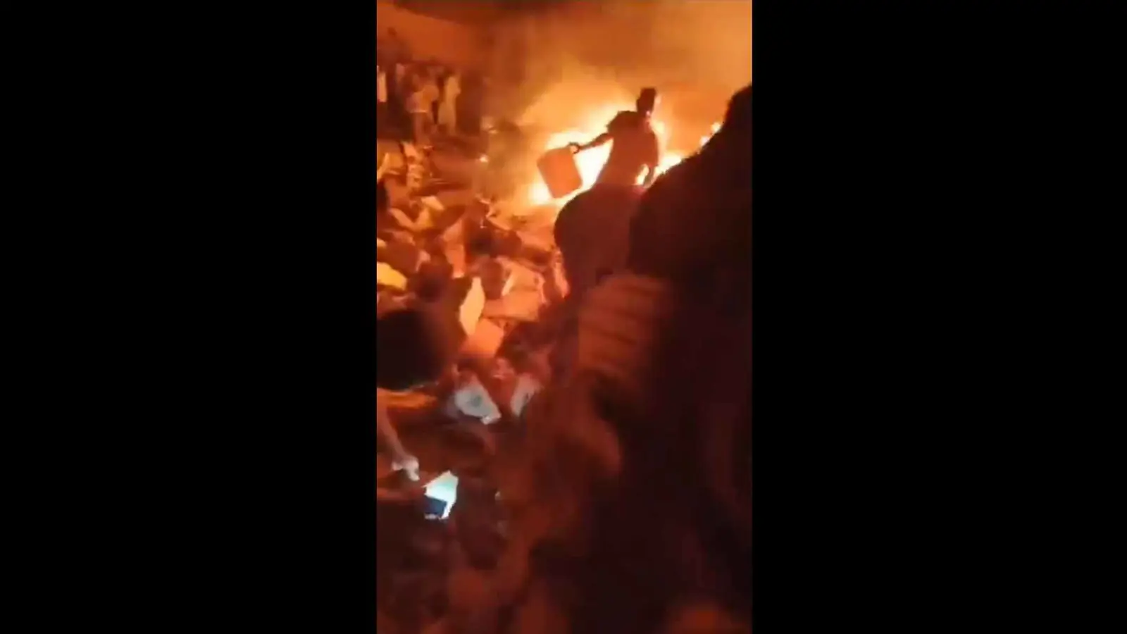 تحطم طائرة للجيش السوداني في أم درمان بسبب "خلل فني" (فيديو)