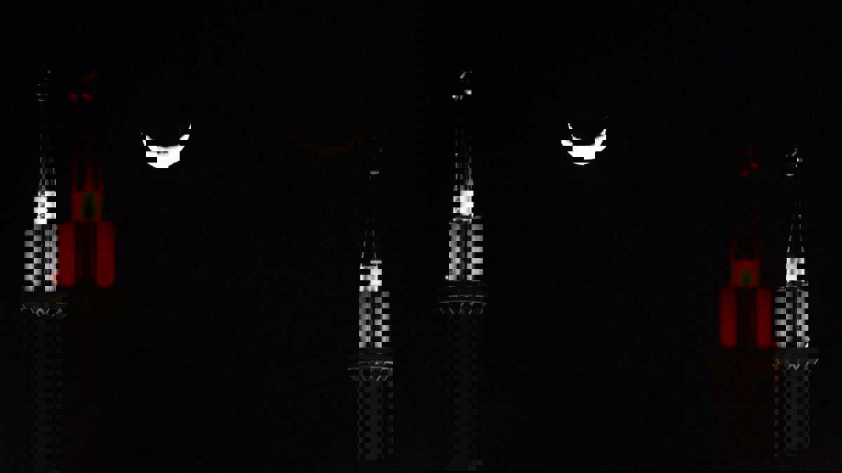 السعودية.. المحكمة العليا تدعو لتحري هلال شوال مساء الجمعة