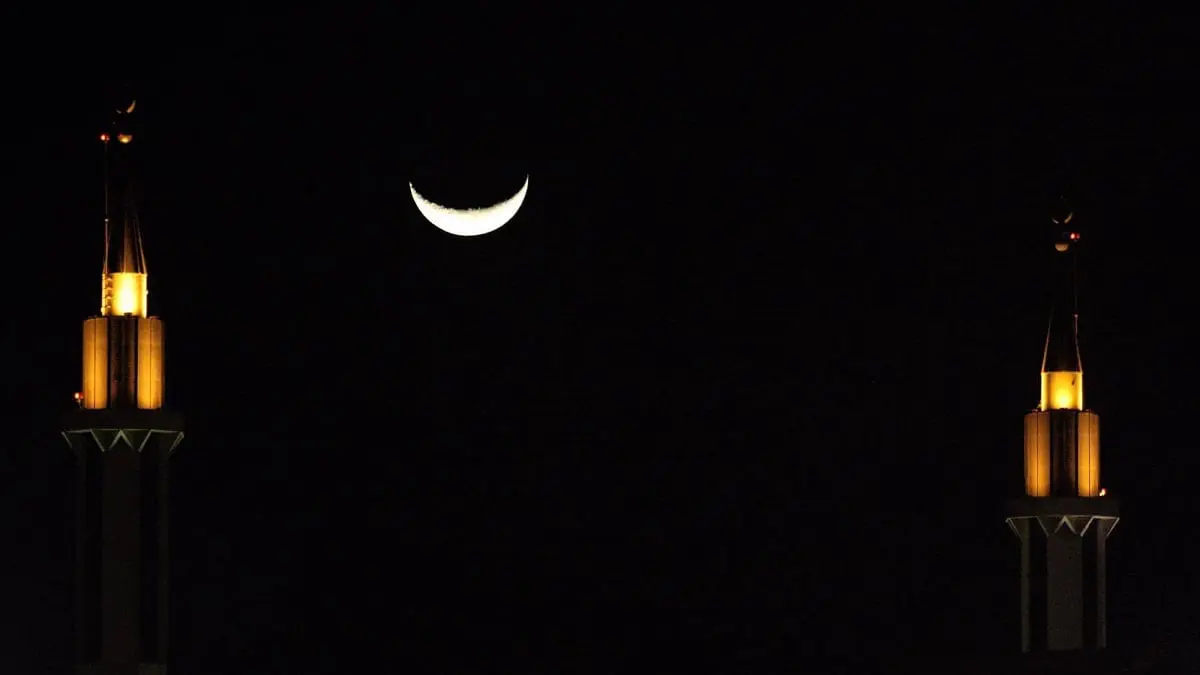 السعودية.. المحكمة العليا تدعو لتحري هلال شوال مساء الجمعة