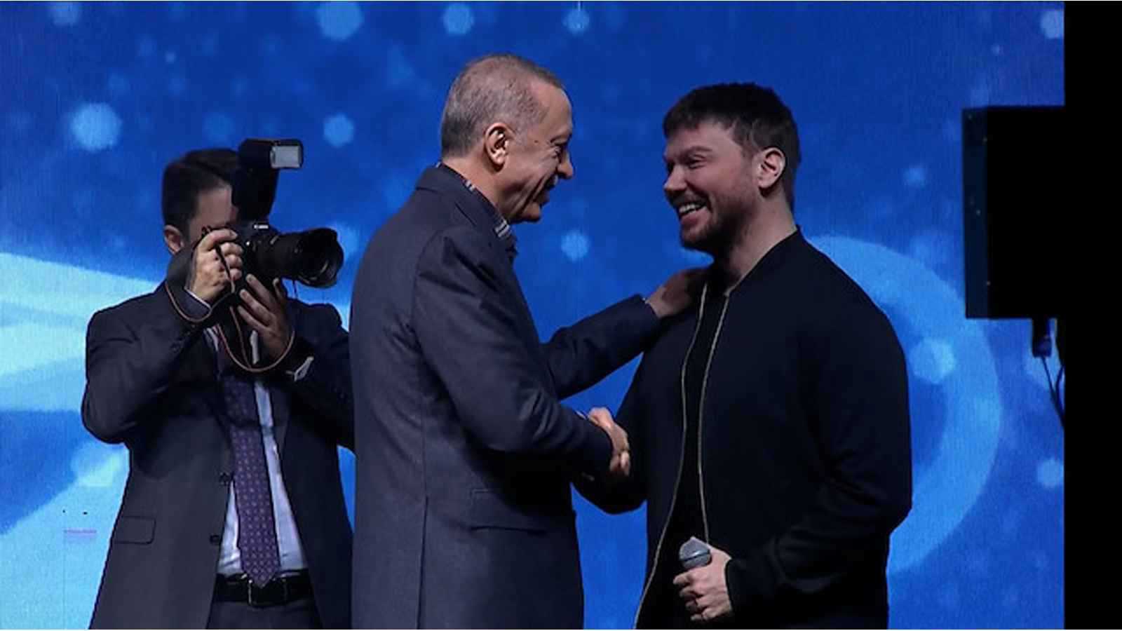 الرئيس يتدخّل شخصيا.. أردوغان يؤجّل طلاق نجم تركي (فيديو إرم)