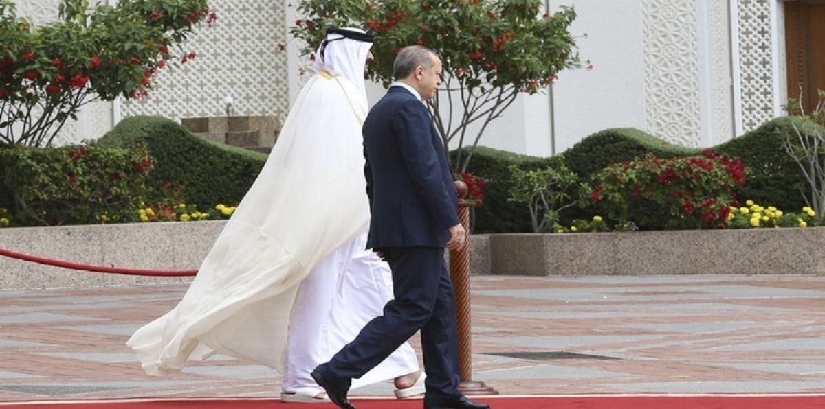 أردوغان وماكرون وتميم يناقشون أزمة قطر في مؤتمر عبر الهاتف