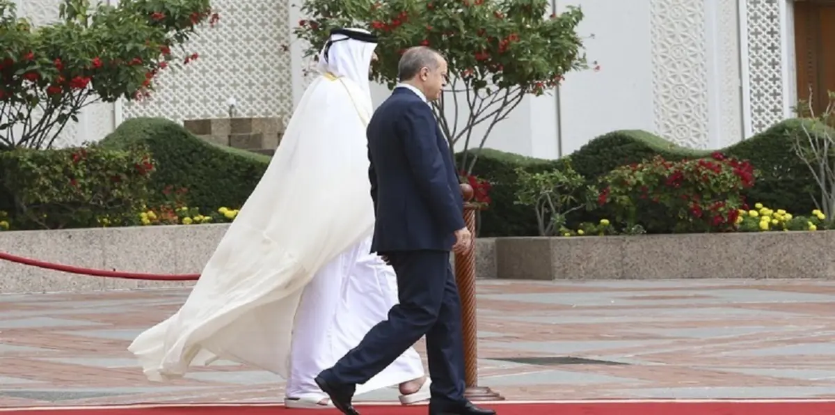 أردوغان وماكرون وتميم يناقشون أزمة قطر في مؤتمر عبر الهاتف