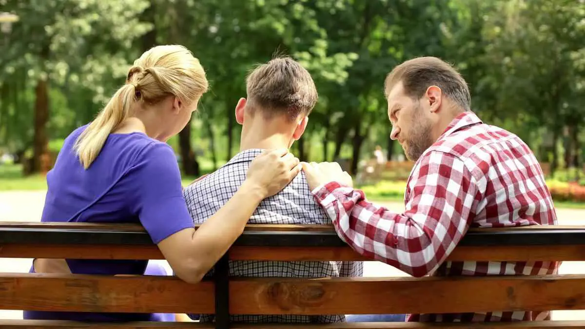 طرق فعّالة لمساعدة المراهقين على التعبير عن مشاعرهم