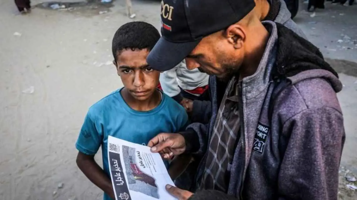 منشورات ورسائل نصية.. إسرائيل تدفع الغزيين إلى اليأس والتهجير