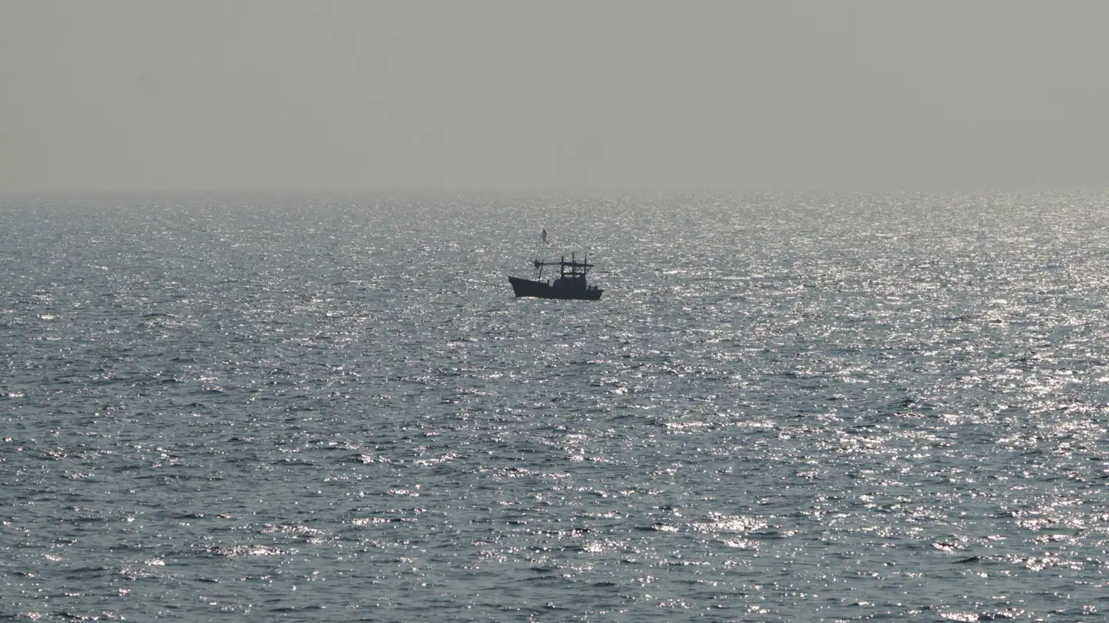 بعد إغراق "دينا".. سفينة إيرانية ثانية تتوجه إلى سريلانكا