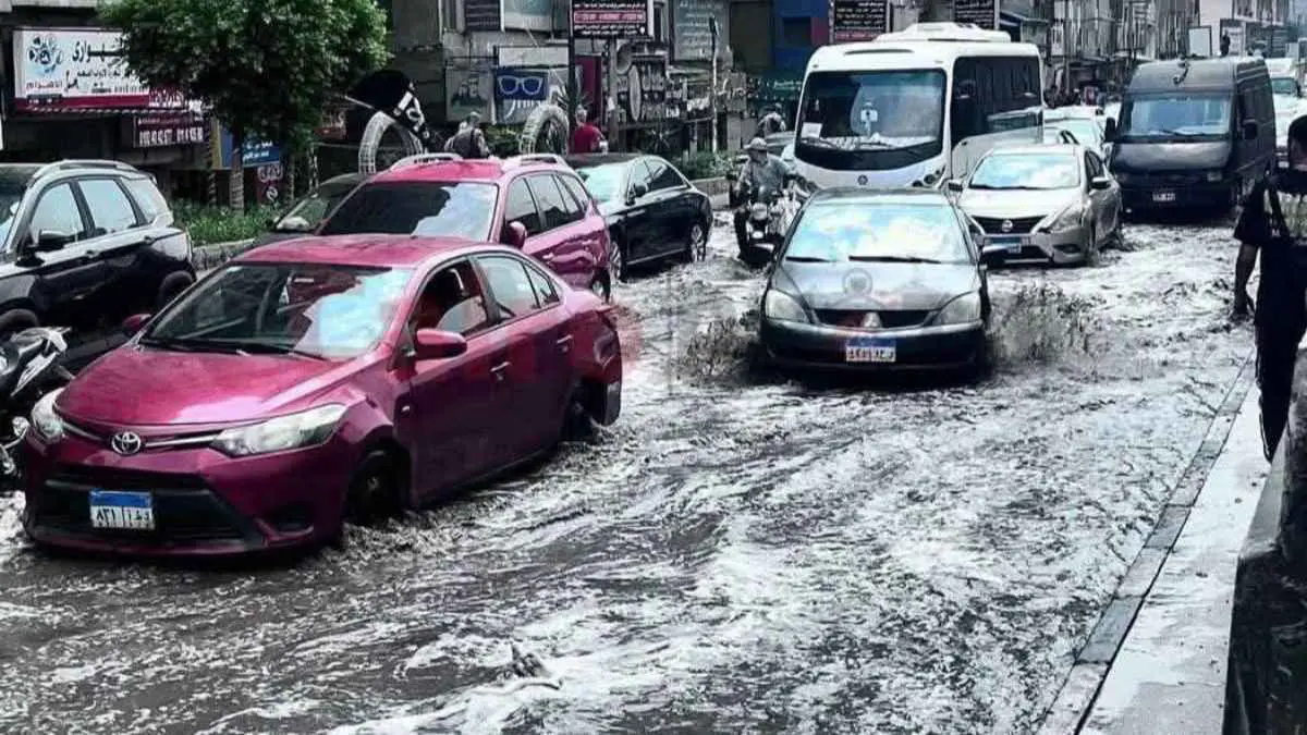 "في عز الصيف".. أمطار غزيرة تُغرق مدن وأحياء القاهرة (صور وفيديو)