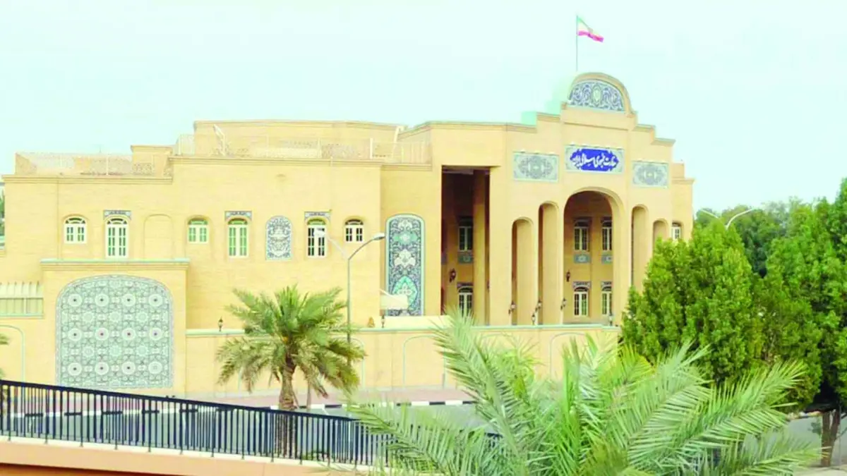 السفارة الإيرانية في الكويت تستعين بالشرطة بسبب "سيدة مجهولة"