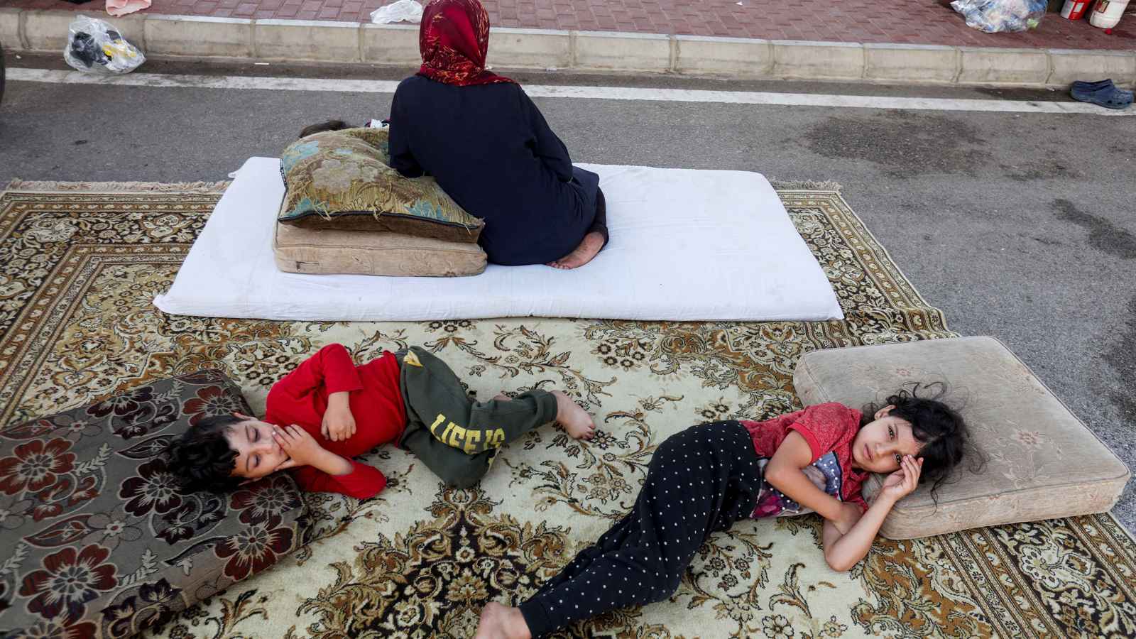 "كارثة إنسانية".. امتلاء 900 ملجأ للنازحين في لبنان (فيديو)