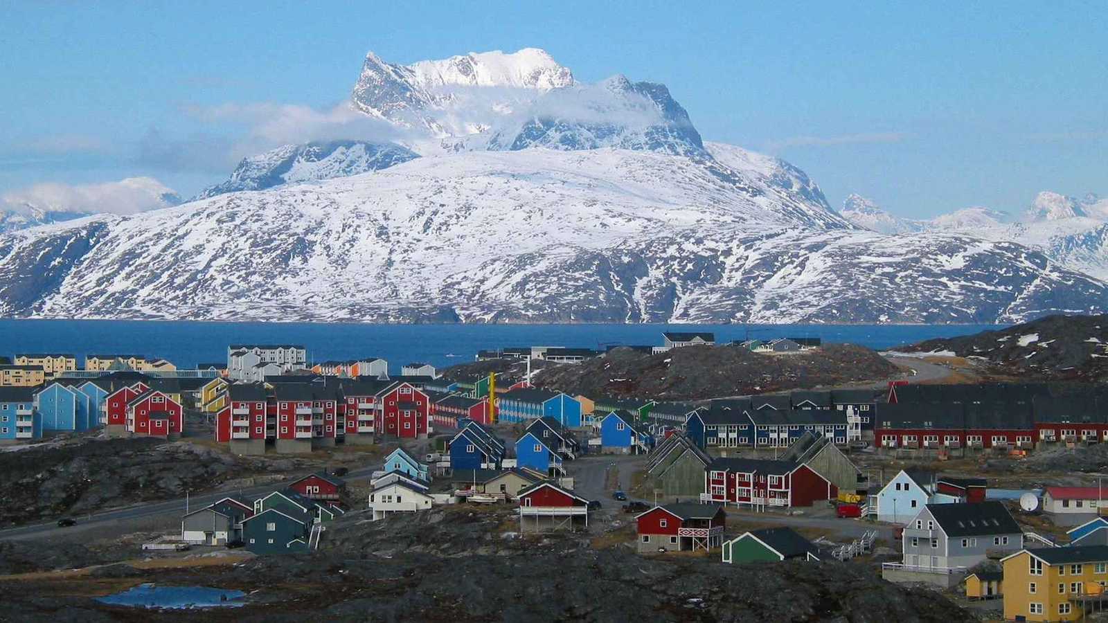 من الغزو إلى الشراء.. ماذا وراء تفضيل ترامب المحفظة على الدبابة في غرينلاند؟