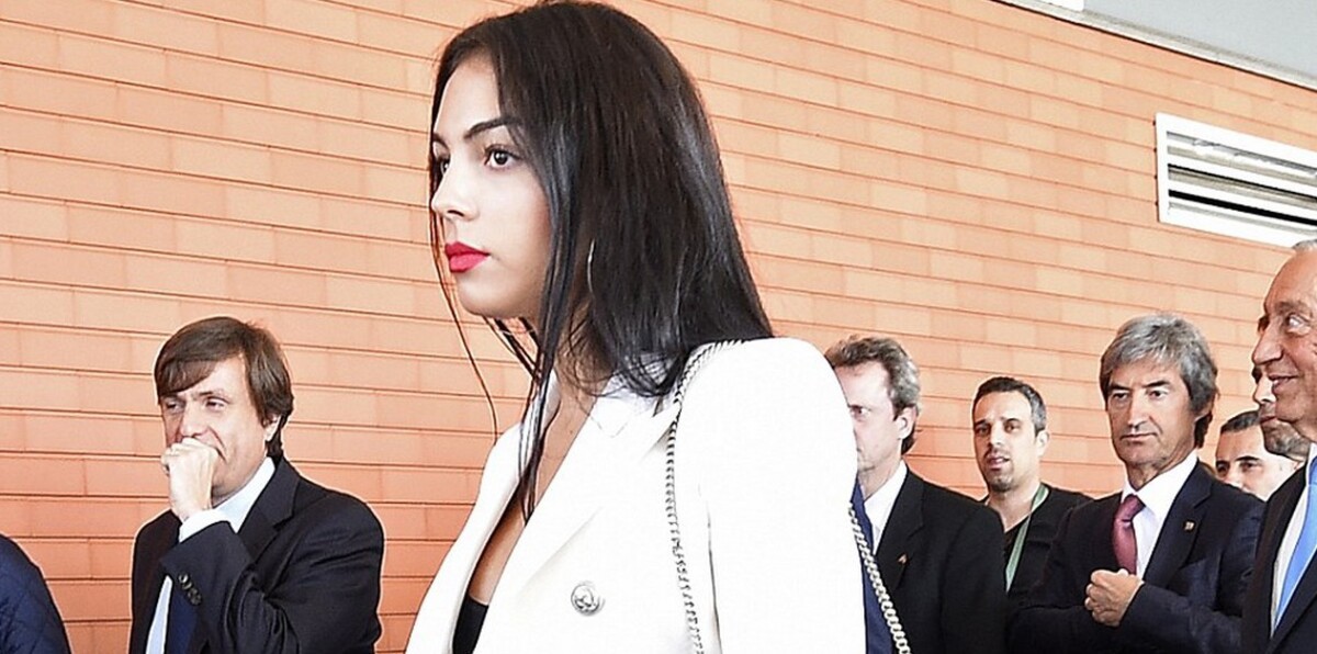 صديقة رونالدو تثير الجدل بزيارة لطبيب تجميل شهير (صورة)