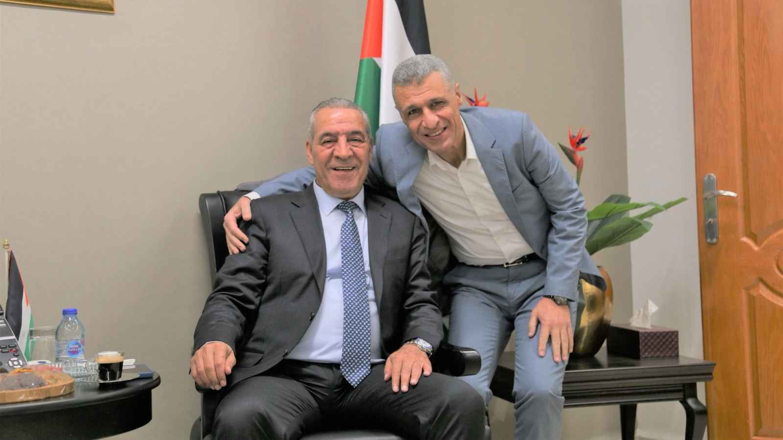 خلفًا لحسين الشيخ.. عباس يعيّن أيمن قنديل رئيسًا للشؤون المدنية