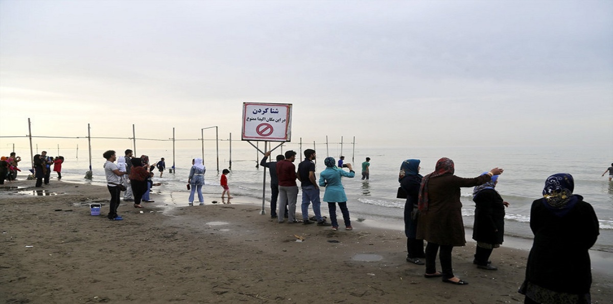 بذريعة محاربة الفساد.. إيران تضيق على مرتادي الشواطئ (صور)
