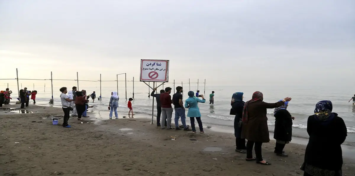 بذريعة محاربة الفساد.. إيران تضيق على مرتادي الشواطئ (صور)