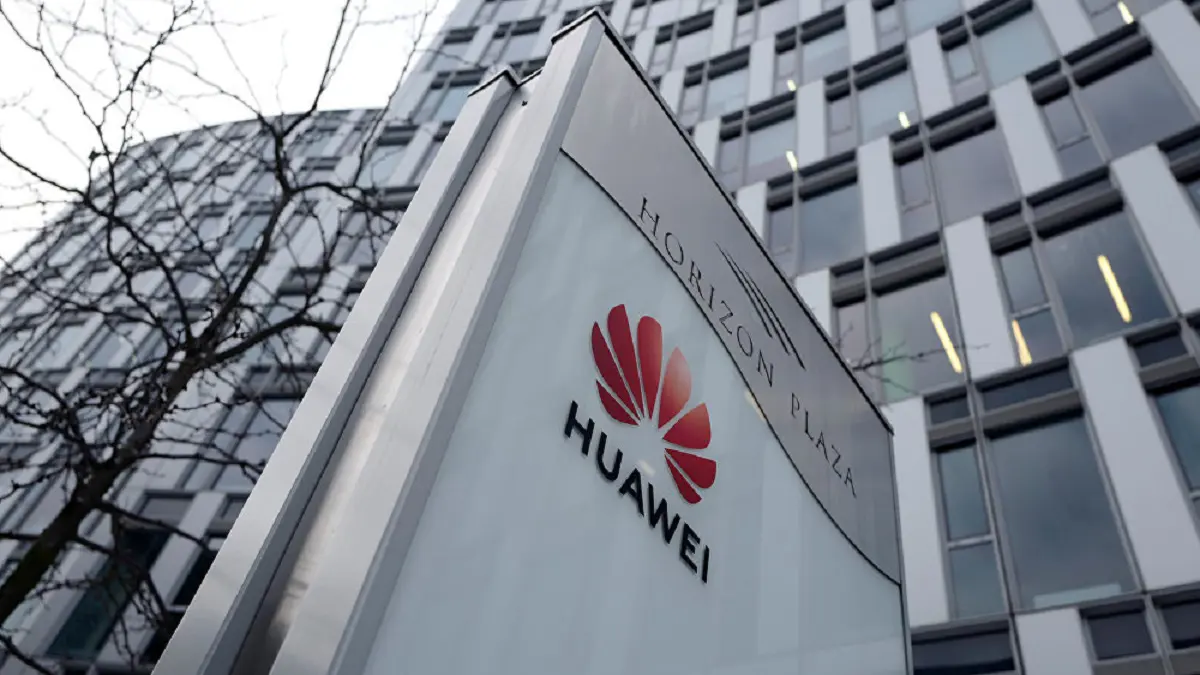 يبدأ بـ2400 دولار .. هواوي تطلق هاتفًا قابلًا للطي في الصين