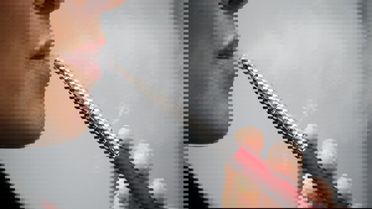 السعودية تفرض ضرائب على السجائر الإلكترونية والمشروبات الغازية