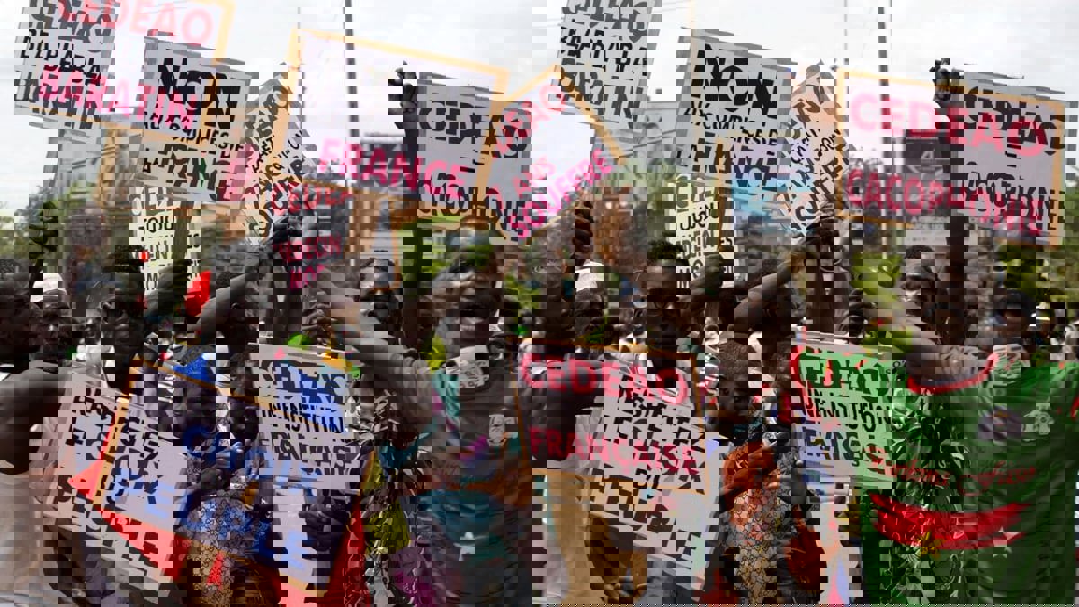 بوركينا فاسو تُعد لدستور جديد "بدون اللغة الفرنسية"
